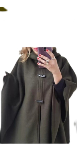 Poncho De Polar Con Cuello Alto 