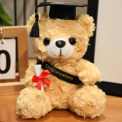 La Muñeca Interactiva Con Sombrero De Graduación Mide 7.1 Pu