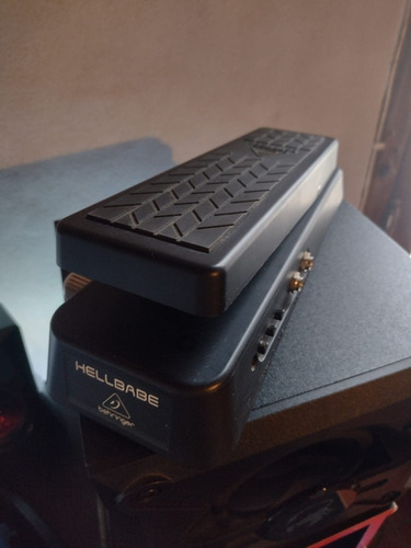 Hellbabe Behringer Hb01