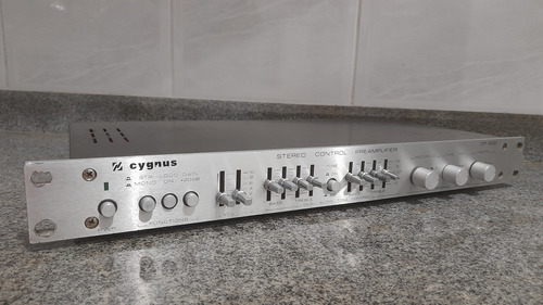 Cygnus Stereo Pre Amplificador Model Cp 400 Rack Perfeito