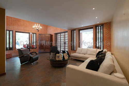 Yb - Los Naranjos Del Cafetal , Amplia Y Acogedora Casa 952m², Ubicada En Calle Privada, Bello Jardín Interno Y Área Social,amplias Habitaciones - Imagen 2