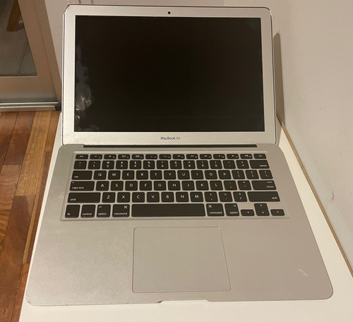 Apple Macbook Air 13 2016 256 gb Plateada- Cargador Incluido