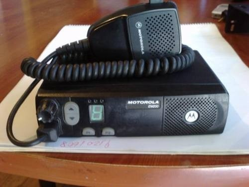 Radio Motorola Em-200 Movil  De 4 Canal Y 40 W   Uhf  