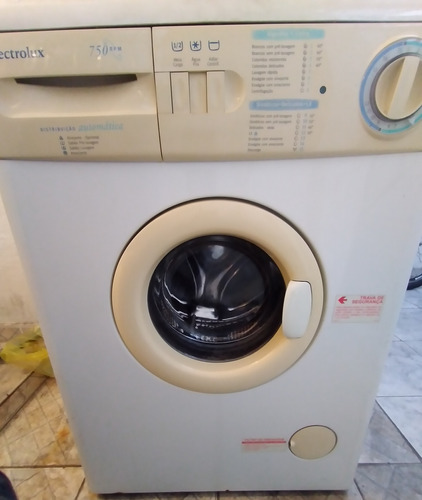 Máquina De Lavar Eletrolux Modelo 750