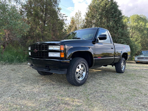 Chevrolet Silverado Pickup Silverado 2500 Custom 4vel Mt