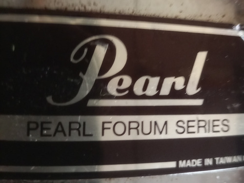 Redoblante Pearl Forum Series. 