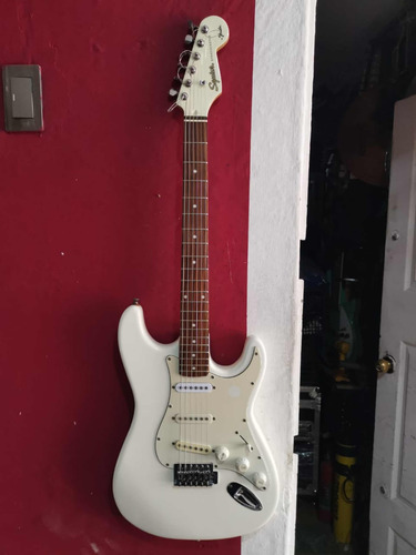 Guitarra Squire Stratocaster Contemporary White