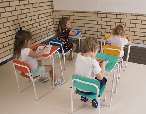 Mesa Infantil Com Porta Livros + Cadeira Empilhável Escola
