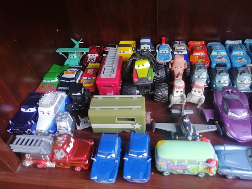 Disney Cars Planes Colección Mate Dinoco Voklswagen Rayo 