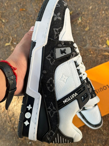 Louis Vuitton Trainer Sneaker White Black 26 Cm