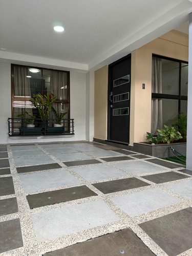 Apartamento Y/o Casa 2 Cuartos 2 Baños Patio Cochera Yjardin