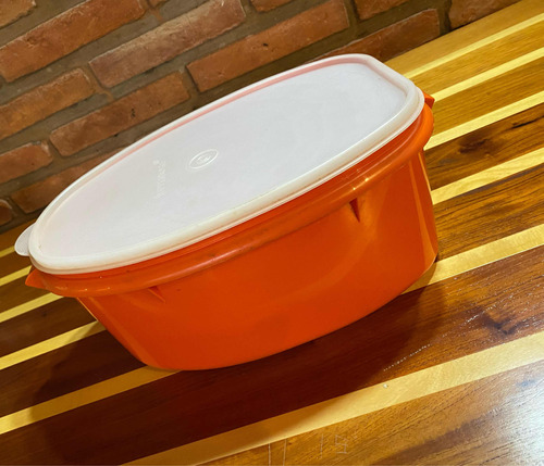 Tupperware Naranja Ovalado