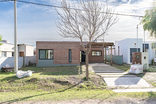 Casa | 2 Dormitorios | Cochera | Ibarlucea | Barrio Cerrado Y Country Casuarinas
