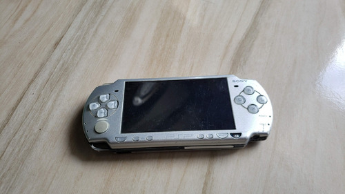 Psp Slim 2000 Com Marcas De Uso E Tá Com Defeito, Não Liga! B5