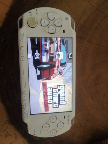 Sony Playstation®portable Psp-2000 Con 2 Juegos