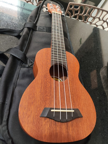 Ukulele Tagima 21k Soprano Natural Fosco Com Capa