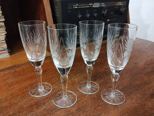 Antiguo Juego De 4 Copas De Cristal Tallado Para Champagne