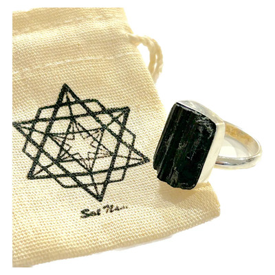 Anillo Ajustable Satnam Turmalina Negra en Bruto Protección Energética | MercadoLibre