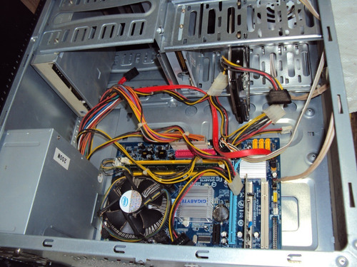 Lindo Gabinete  Pc Antigo Com Placas Retirada Peças . 