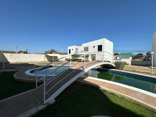 En Venta Hermoso Apartamento En Urbanismo Privado En Coro - Imagen 2