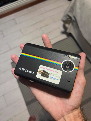Cámara Polaroid Z2300