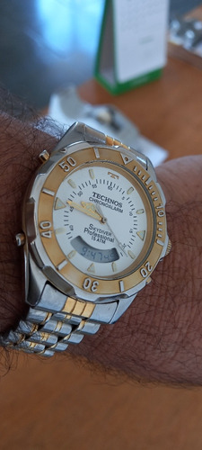 Relógio Technos Detalhes Dourado 
