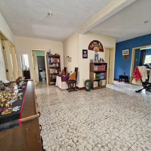 Casa En Venta En Zona 10 A Dos Cuadras Diagonal 6 - Imagen 2