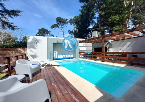 Venta De Casa En Jardines De Cordoba, Ph De 3 Dorm, 2 Baños Piscina Apto En El Fondo.