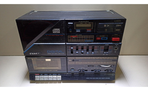 Rádio Gravador Sanyo Mcd-300k Não Liga Leia - Descrição