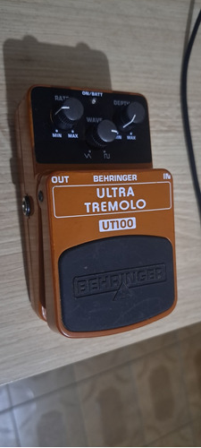 Pedal Behringer Ultra Tremolo Ut100