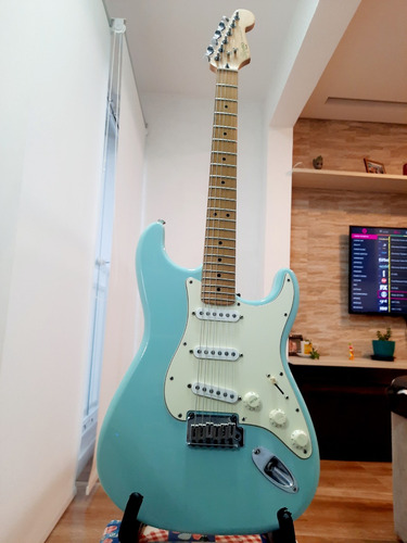 Guitarra Fender Squier Deluxe Stratocaster