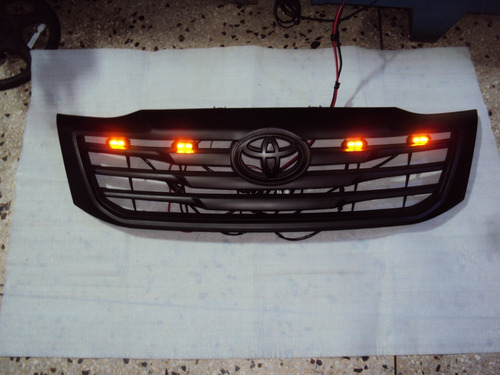 Parrilla Toyota Hilux 2012-2017 Con Luz Trd (negra) Foto 2