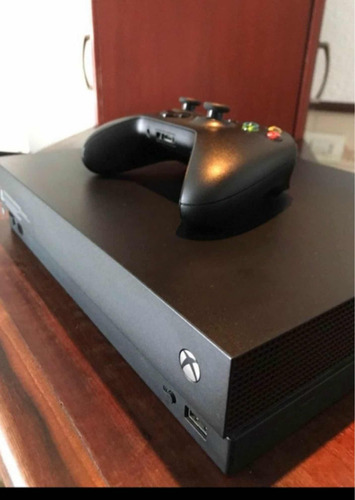 Xbox One X - 2 Controles