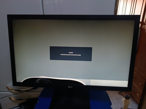 Monitor LG 22mk400h-b Com Detalhe Na Tela