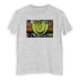 Remera Hombre Serpiente Verde Camuflada Descansando