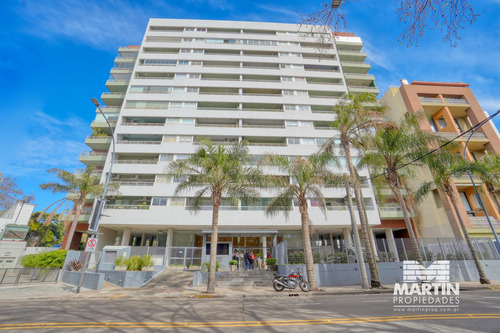 Departamento En Venta La Lucila, 2 Ambientes Sobre Av. Libertador