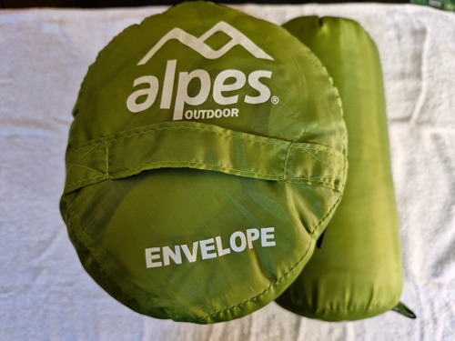 Bolsa De Dormir Alpes Outdoor Camping Color Verde Inmaculado