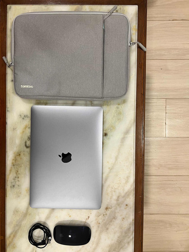 Apple Macbook Pro, 13 Pulgadas, 2020, Chip M1. Modelo A2338.