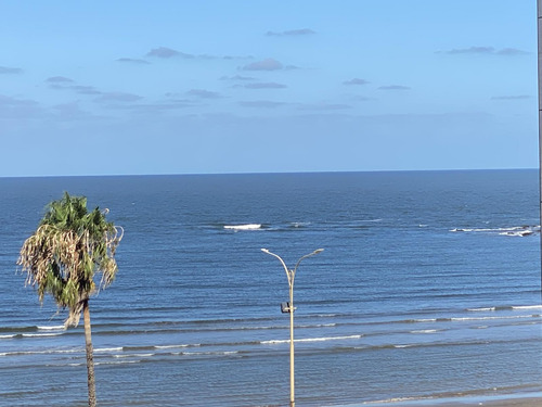 Venta De Apartamento 2 Dormitorios, 2 Baños. A 1 Cuadra De La Rambla. Pocitos! - Imagen 3