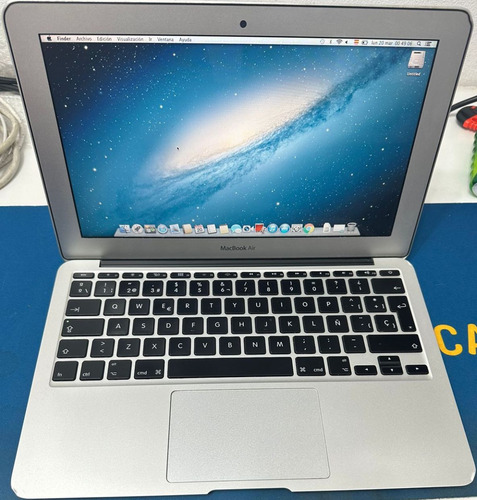 Macbook Air Color Plata 11   I5 4gb Ram 64gb Ssd