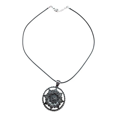 Dije Collar Flor Loto Mantra Om Acero Inoxidable Gris