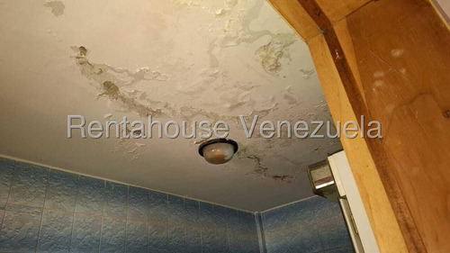 Amplia Casa Con Gran Potencial De Remodelacion En Venta Ubicada En Coche 25-17486 - Imagen 4