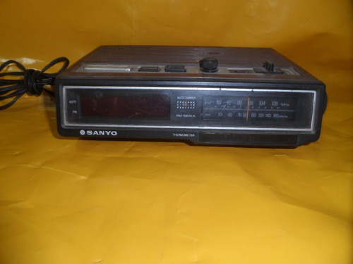 Radio Relógio Sanyo Rm-5900a - Importado -tudo Ok Mineirinho