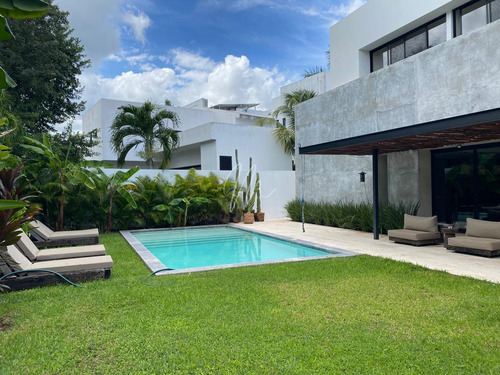 Casa En Venta Con O Sin Muebles En Cancun, Lagos Del Sol