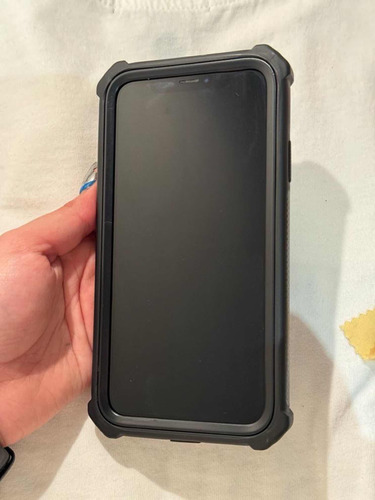 iPhone XR Con Funda De Uso Rudo 