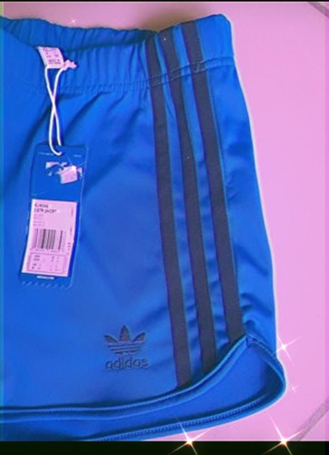 Short adidas Talle L Original. 