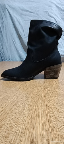 Botas Viamo (color Negro - Talle 39)