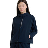 Campera Under Armour Woven Mujer Training Negro