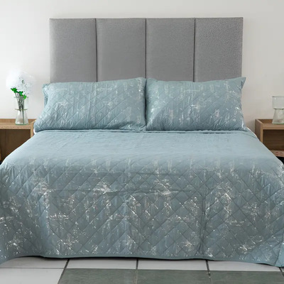 Colcha Ligera King Size Jumbo + 2 Fundas , 2 Vistas Luxury Color Verde Destellos