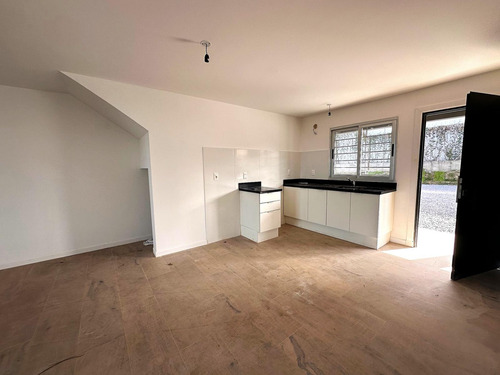 Venta Casa De Dos Dormitorios Con Excelente Ubicación Costa Urbana - Imagen 4